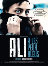 Ali a les yeux bleus