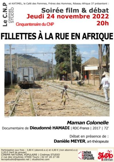 FILLETTES A LA RUE EN AFRIQUE
